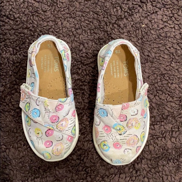 Tom’s Donut Slip-Ons - Picture 1 of 6